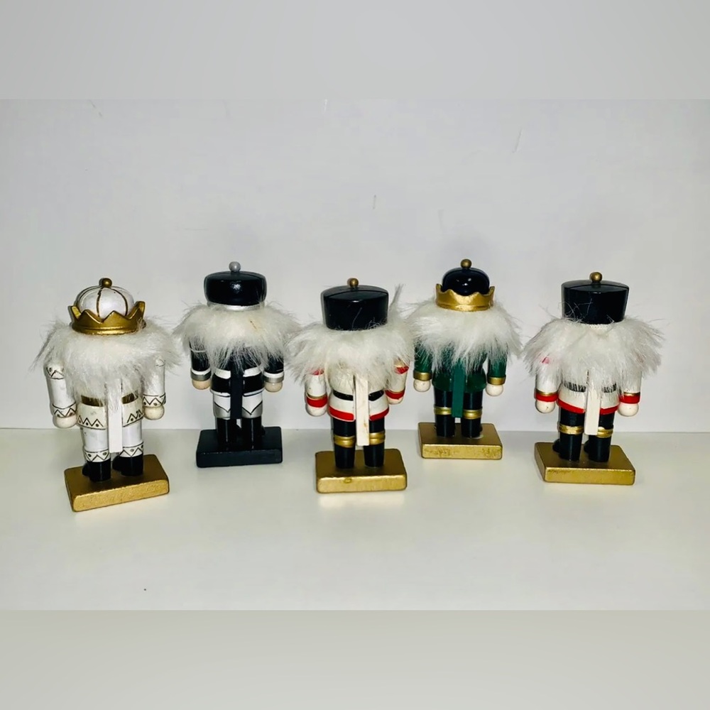 2001 Wooden Nutcracker Soldiers Place Card Holders Set 5 Christmas Ornaments